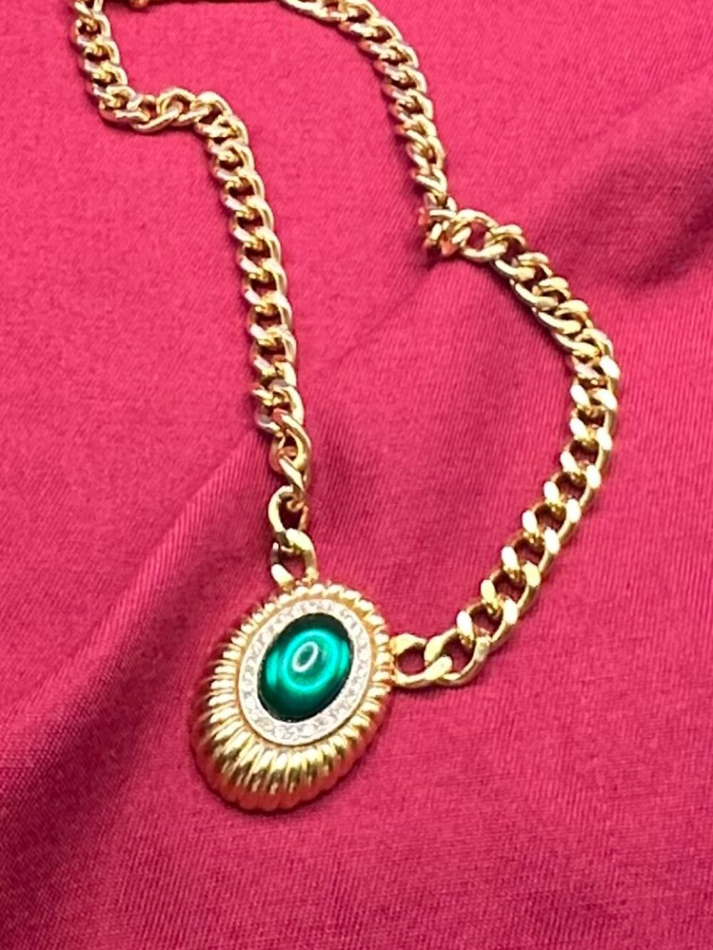 VTG Gold-Plated Emerald Green Cabochon Pendant & Curb Chain